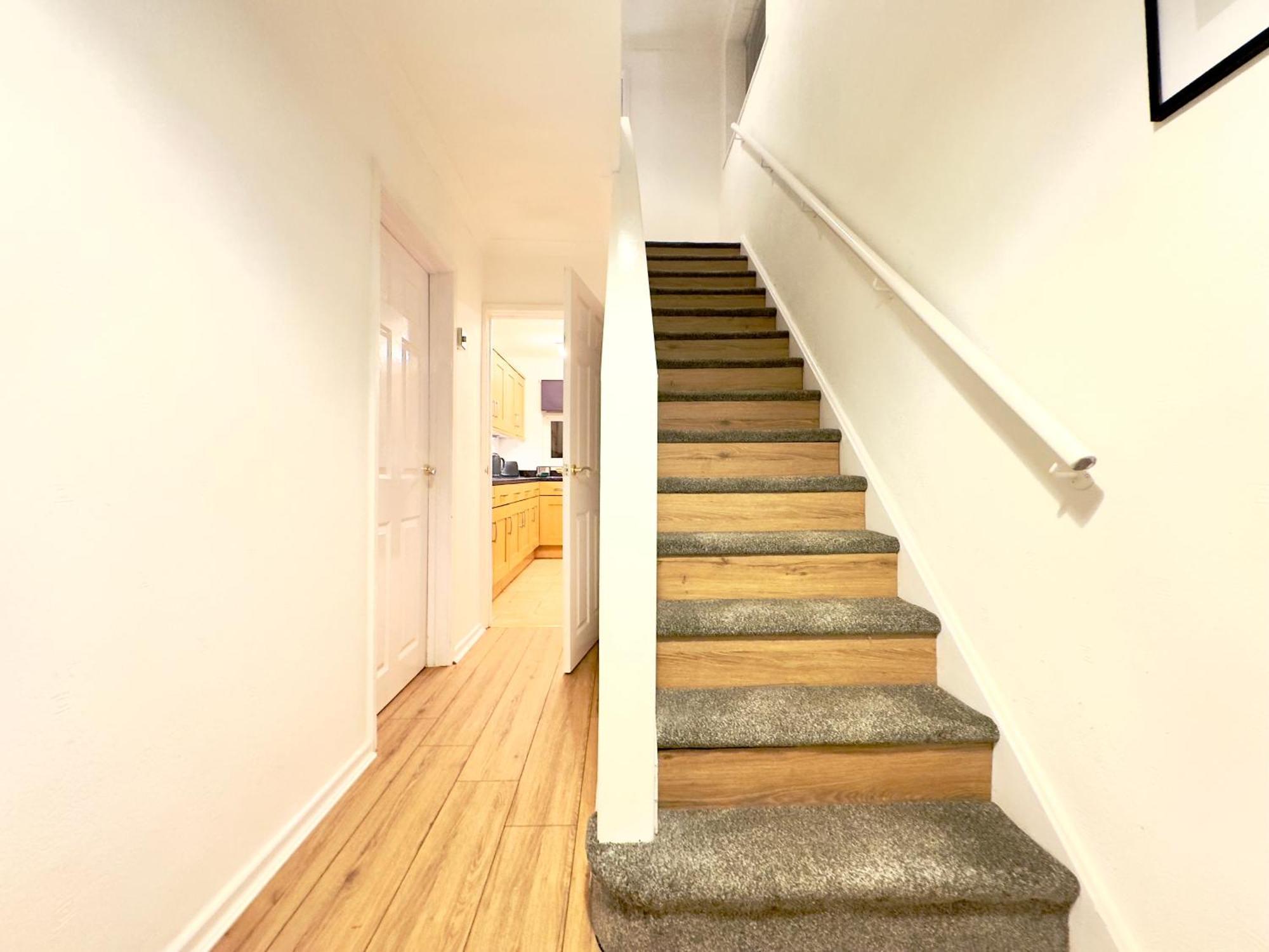 Rnm - Business Professionals Ready, Cost Effective For Large Stays! 3 Bedroom Lounge, Private Access & Entire Place, Kitchen & Washroom With Amenities, Smart Tv, Easy Access, Fast Wifi, Large Driveway, Great Transport Links, Near Worcester Hospital A Luaran gambar