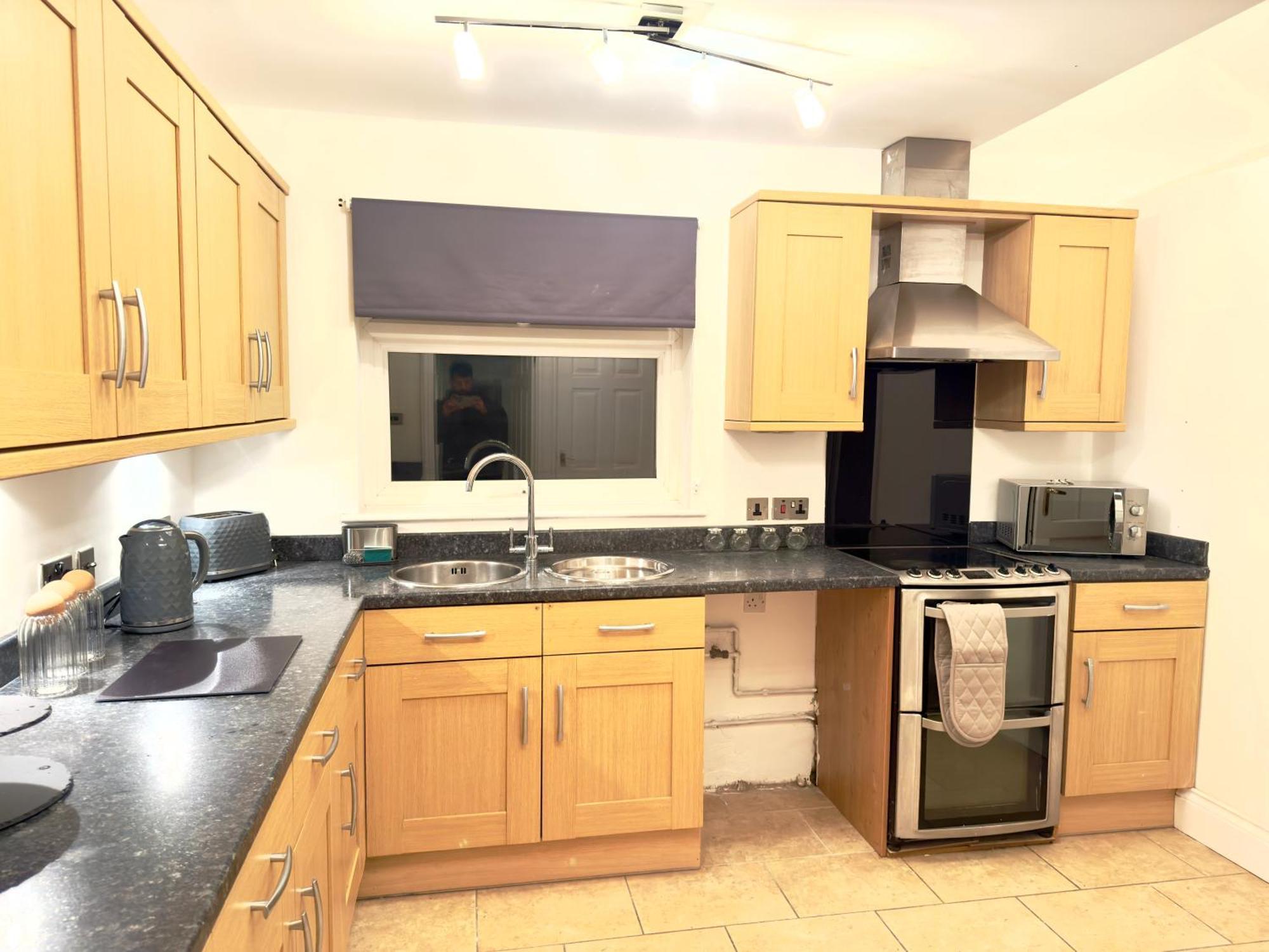 Rnm - Business Professionals Ready, Cost Effective For Large Stays! 3 Bedroom Lounge, Private Access & Entire Place, Kitchen & Washroom With Amenities, Smart Tv, Easy Access, Fast Wifi, Large Driveway, Great Transport Links, Near Worcester Hospital A Luaran gambar