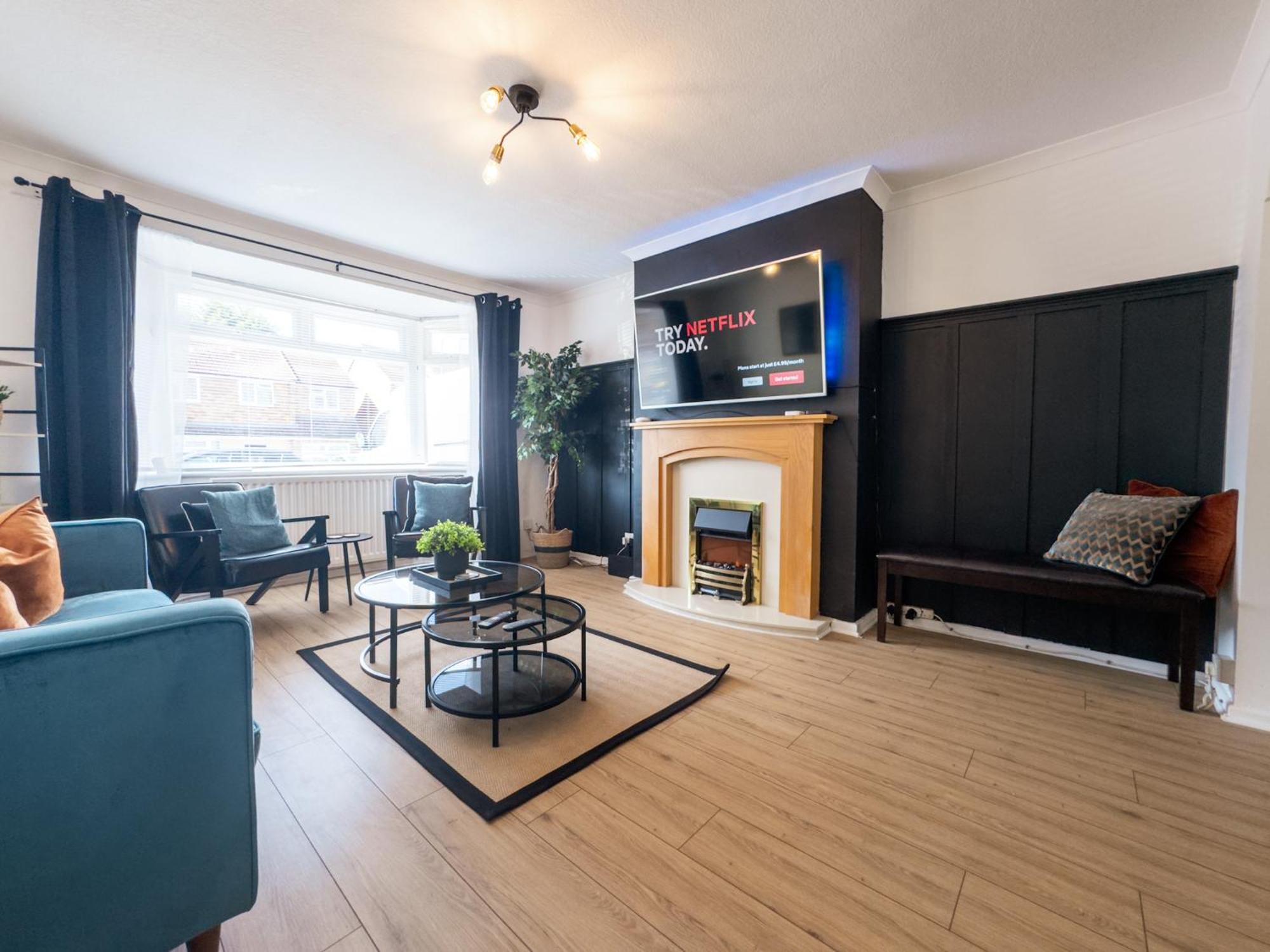 Rnm - Business Professionals Ready, Cost Effective For Large Stays! 3 Bedroom Lounge, Private Access & Entire Place, Kitchen & Washroom With Amenities, Smart Tv, Easy Access, Fast Wifi, Large Driveway, Great Transport Links, Near Worcester Hospital A Luaran gambar