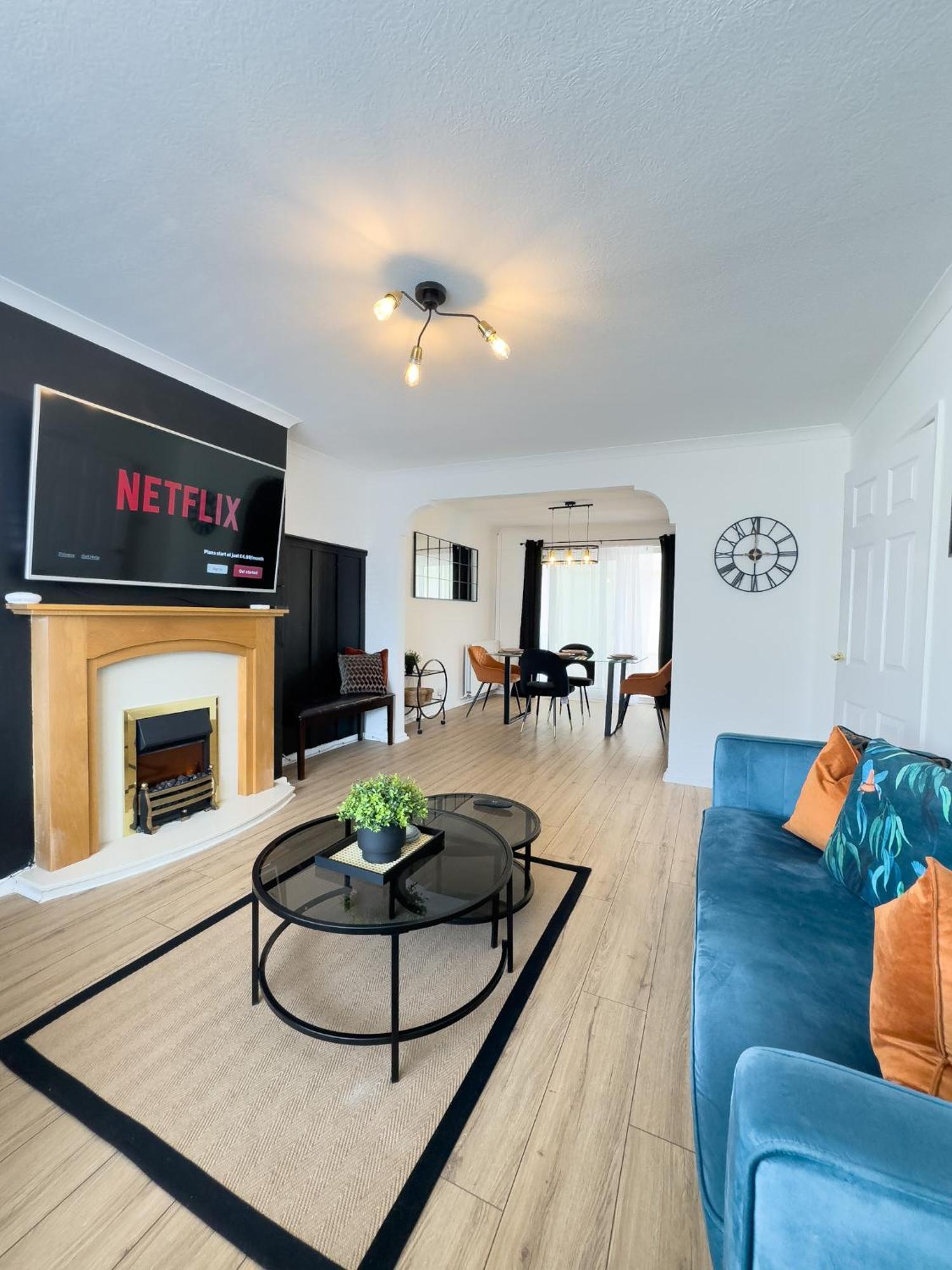 Rnm - Business Professionals Ready, Cost Effective For Large Stays! 3 Bedroom Lounge, Private Access & Entire Place, Kitchen & Washroom With Amenities, Smart Tv, Easy Access, Fast Wifi, Large Driveway, Great Transport Links, Near Worcester Hospital A Luaran gambar