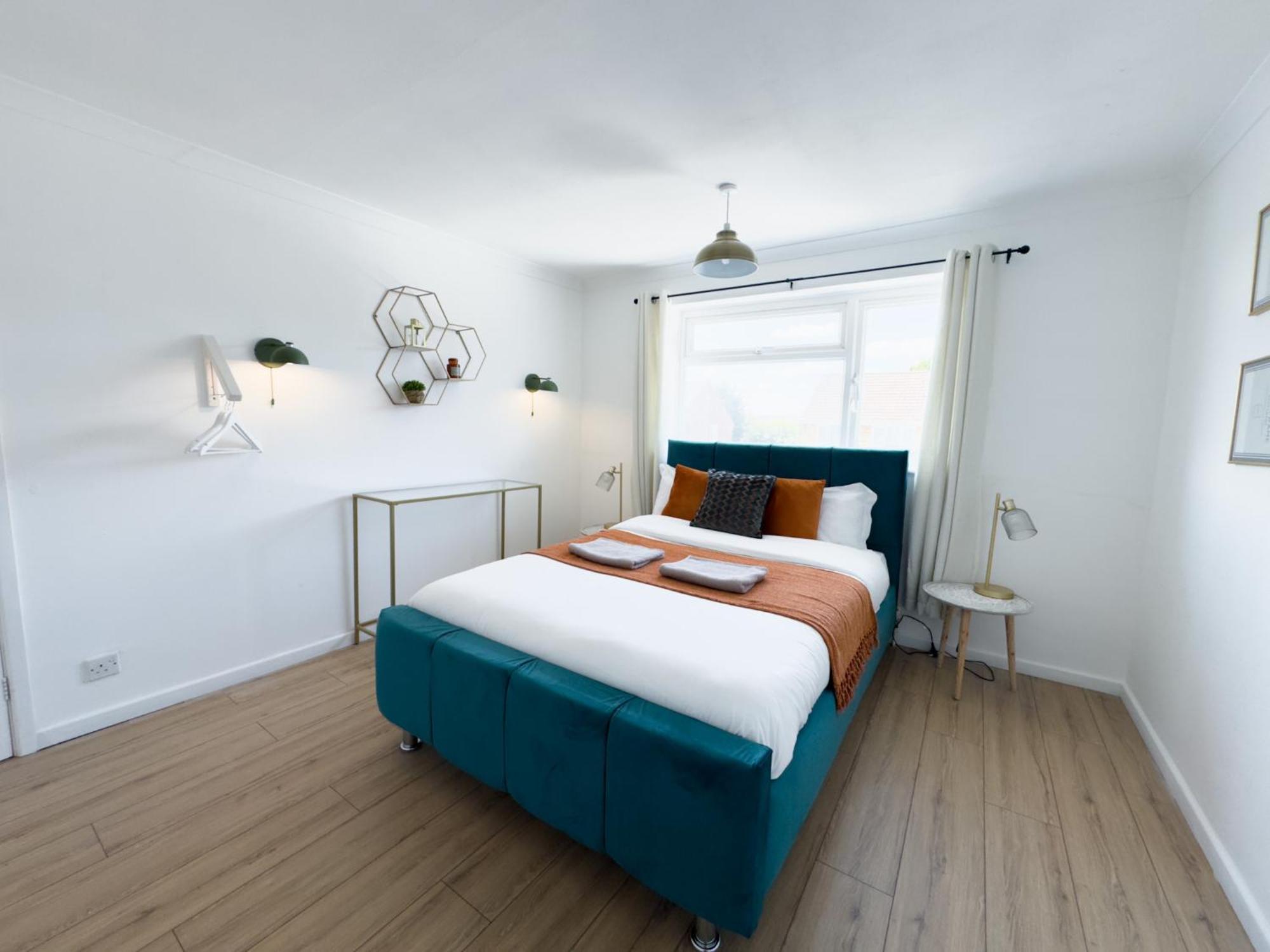 Rnm - Business Professionals Ready, Cost Effective For Large Stays! 3 Bedroom Lounge, Private Access & Entire Place, Kitchen & Washroom With Amenities, Smart Tv, Easy Access, Fast Wifi, Large Driveway, Great Transport Links, Near Worcester Hospital A Luaran gambar